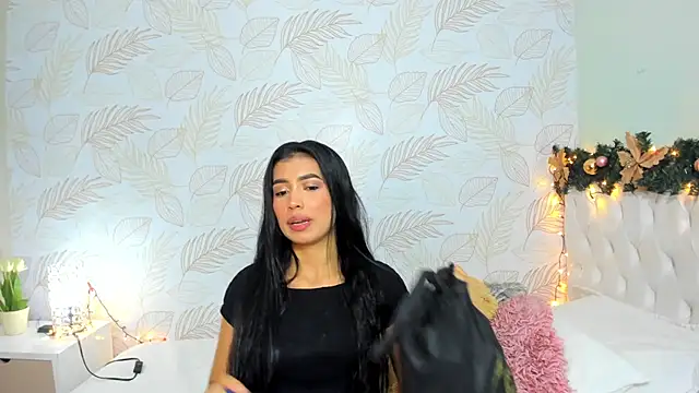 TianaReedd online show from 12/14/24, 12:01