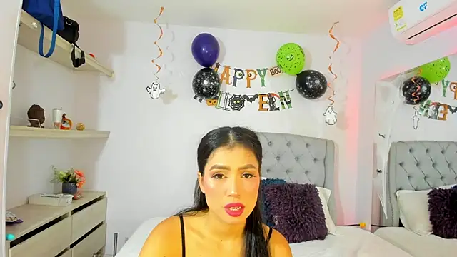 Snapshot of TianaReedd chatting on 10/28/25, 12:52 TianaReedd online show from 10/28/25, 12:52