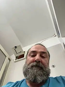 Snapshot of ros217 chatting on 09/30/25, 03:17 ros217 online show from 09/30/25, 03:17