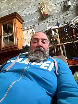 Snapshot of ros217 chatting on 10/07/25, 10:45 ros217 online show from 10/07/25, 10:45