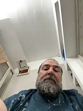 Snapshot of ros217 chatting on 10/13/25, 01:55 ros217 online show from 10/13/25, 01:55