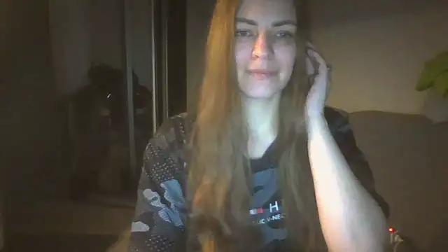 Snapshot of AnnaDiamond1 chatting on 11/19/25, 12:54 AnnaDiamond1 online show from 11/19/25, 12:54