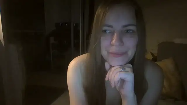 Snapshot of AnnaDiamond1 chatting on 12/14/25, 01:22 AnnaDiamond1 online show from 12/14/25, 01:22