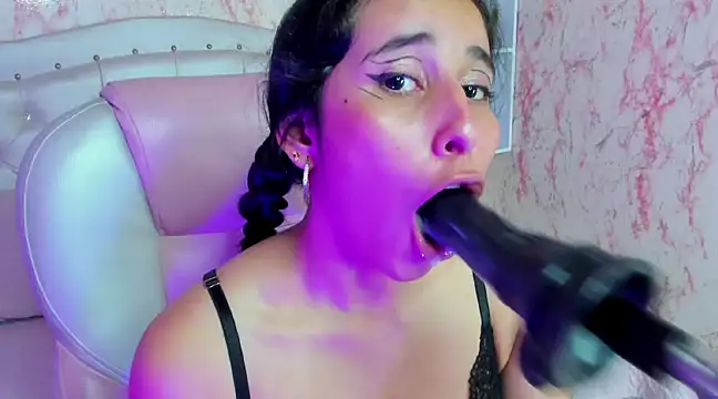 VICTORIA HOUSTON online show from 02/25/25, 07:58