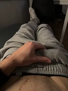 Snapshot of XMenX24 chatting on 12/13/24, 04:27 XMenX24 online show from 12/13/24, 04:27