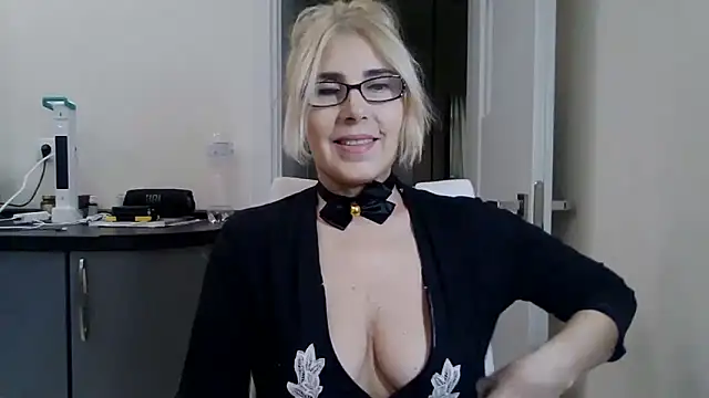 sweet raspberry online show from 12/10/24, 10:38