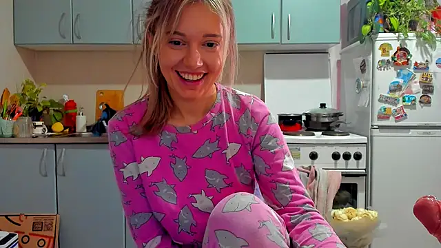 Snapshot of foxy_blond chatting on 11/07/25, 12:38 foxy blond online show from 11/07/25, 12:38