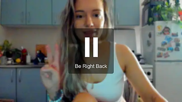 Snapshot of foxy_blond chatting on 11/08/25, 12:44 foxy blond online show from 11/08/25, 12:44