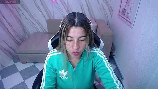 Valerie b online show from 02/13/25, 03:07
