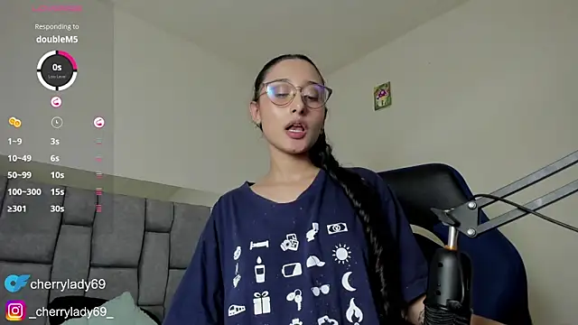 Snapshot of ladyAn_ chatting on 12/25/24, 11:20 ladyAn online show from 12/25/24, 11:20