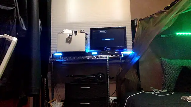 Snapshot of JdLove1 chatting on 12/02/24, 04:09 JdLove1 online show from 12/02/24, 04:09