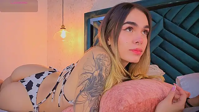 Lucy Vega online show from 10/17/25, 04:48