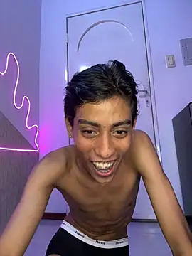 Snapshot of Mauuu18 chatting on 12/14/24, 01:50 Mauuu18 online show from 12/14/24, 01:50