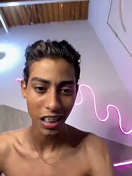 Snapshot of Mauuu18 chatting on 02/16/25, 03:37 Mauuu18 online show from 02/16/25, 03:37