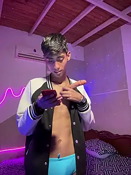 Snapshot of Mauuu18 chatting on 10/18/25, 02:36 Mauuu18 online show from 10/18/25, 02:36