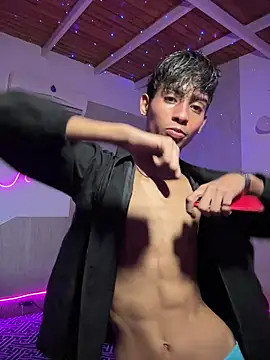 Snapshot of Mauuu18 chatting on 11/15/25, 03:26 Mauuu18 online show from 11/15/25, 03:26