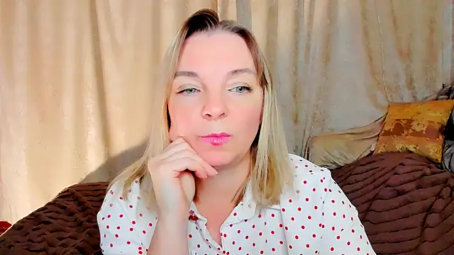 Regina  blue online show from 12/04/25, 03:10