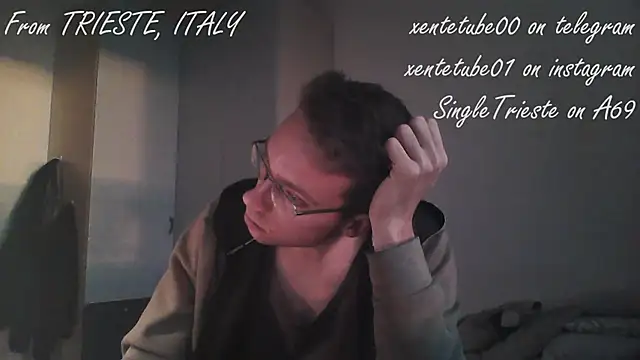 Snapshot of xentetube01 chatting on 12/14/24, 03:15 xentetube01 online show from 12/14/24, 03:15