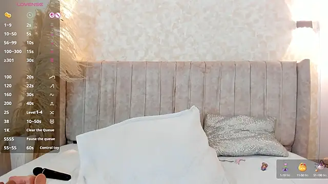 Snapshot of mia_lourence chatting on 10/11/25, 12:47 mia lourence online show from 10/11/25, 12:47