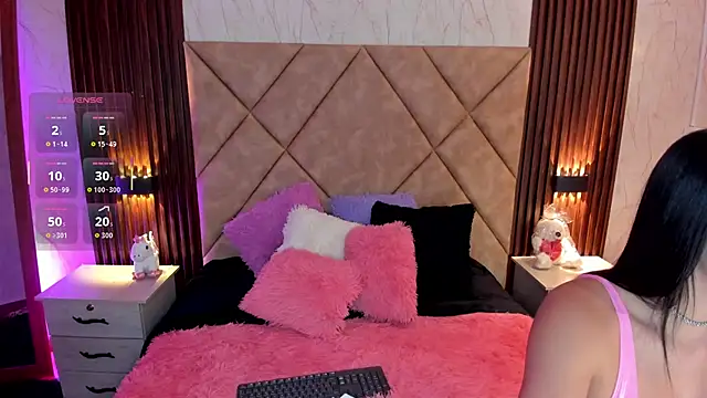 Snapshot of SummersAngel chatting on 11/11/25, 10:32 SummersAngel online show from 11/11/25, 10:32