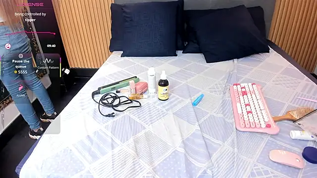 EvaaLovia1 online show from 12/20/25, 02:02