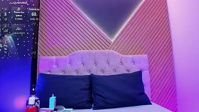 EvaaLovia1 online show from 06/04/26, 01:17