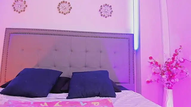 EvaaLovia1 online show from 06/12/26, 01:21
