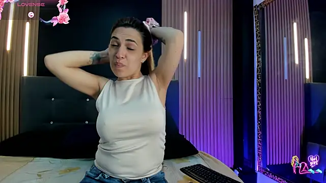 EvaaLovia1 online show from 06/19/26, 01:37