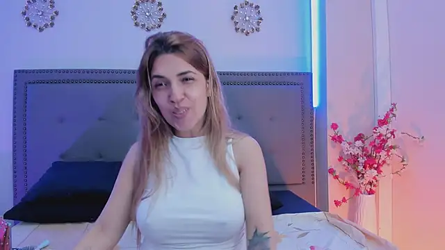 EvaaLovia1 online show from 06/22/26, 01:52