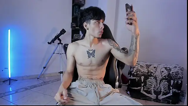 Snakebutterfly online show from 10/19/25, 06:03