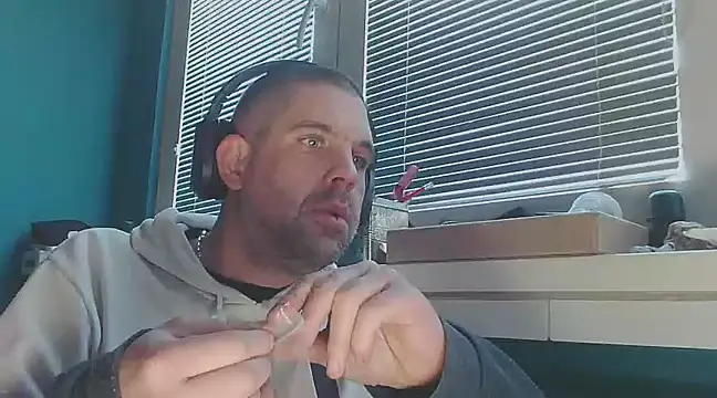 YouWantMe666 online show from 02/15/25, 06:23