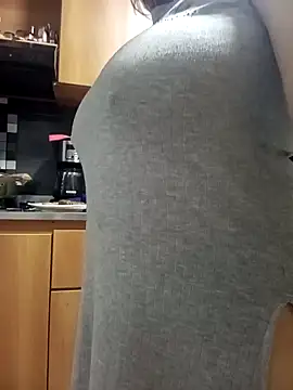 skarleth001 online show from 12/19/24, 03:51