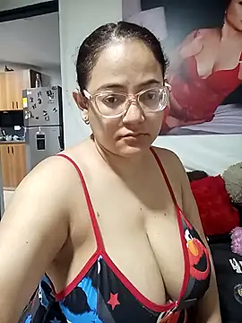 skarleth001 online show from 01/10/25, 04:22