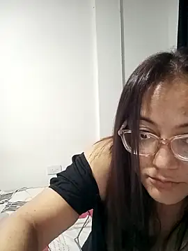 skarleth001 online show from 02/24/25, 05:11