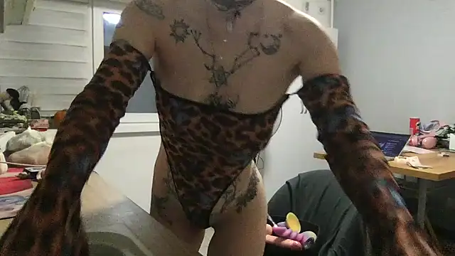 Snapshot of MoonAgnes chatting on 11/17/25, 04:24 MoonAgnes online show from 11/17/25, 04:24