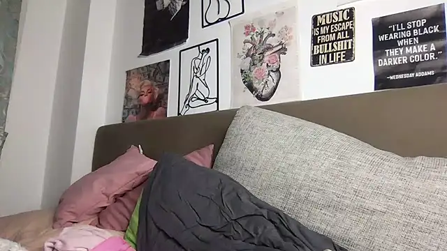 Snapshot of MoonAgnes chatting on 11/27/25, 03:47 MoonAgnes online show from 11/27/25, 03:47