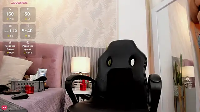 Snapshot of Kimmie_kaboom_x chatting on 11/24/25, 07:13 Kimmie kaboom x online show from 11/24/25, 07:13