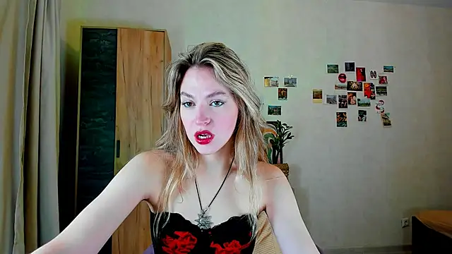 Snapshot of Niky__Jess chatting on 12/17/24, 05:18 Niky Jess online show from 12/17/24, 05:18
