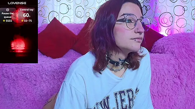 Snapshot of SukiFuyu_ chatting on 12/01/25, 09:20 SukiFuyu online show from 12/01/25, 09:20