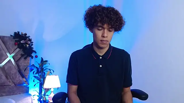 Snapshot of nickolas_moon chatting on 12/14/24, 02:42 nickolas moon online show from 12/14/24, 02:42