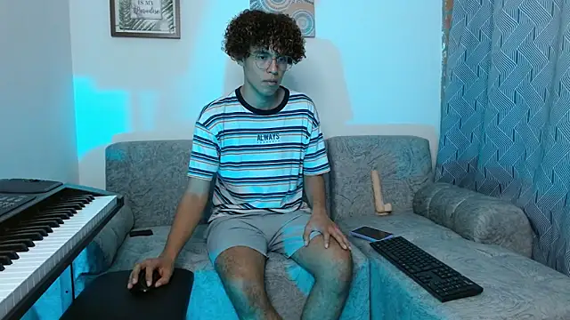 Snapshot of nickolas_moon chatting on 01/13/25, 08:48 nickolas moon online show from 01/13/25, 08:48