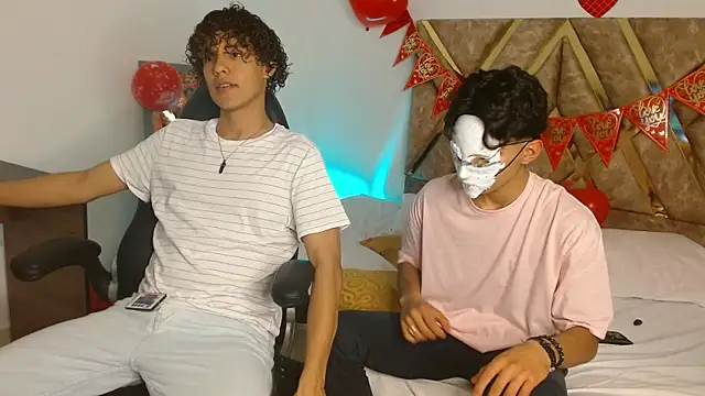 Snapshot of nickolas_moon chatting on 02/16/25, 12:52 nickolas moon online show from 02/16/25, 12:52