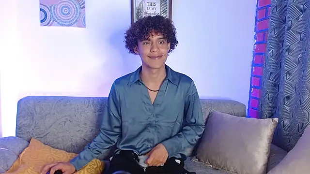 Snapshot of nickolas_moon chatting on 03/16/25, 05:17 nickolas moon online show from 03/16/25, 05:17