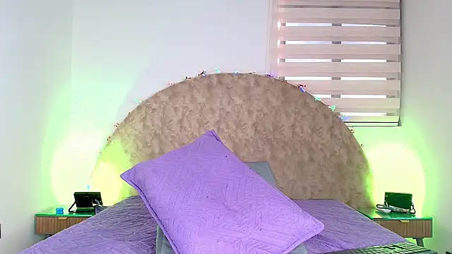 anisha x online show from 12/04/25, 07:22