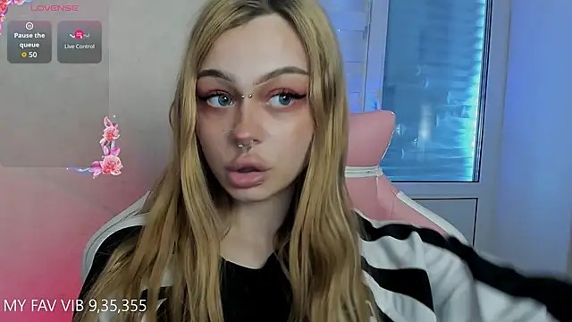 Snapshot of shy_melony chatting on 04/19/26, 11:09 shy melony online show from 04/19/26, 11:09