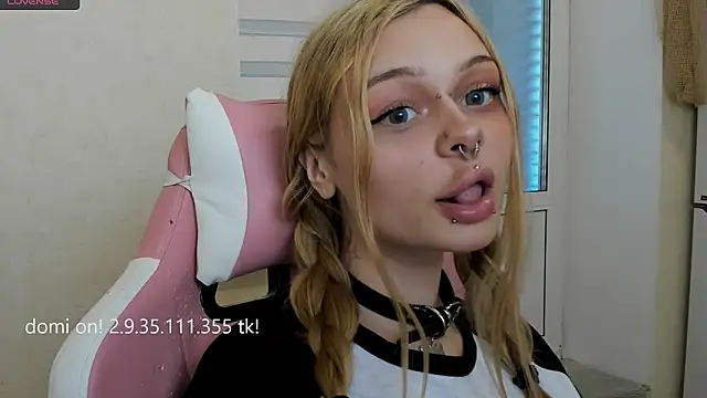 Snapshot of shy_melony chatting on 05/19/26, 01:06 shy melony online show from 05/19/26, 01:06