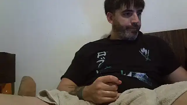Snapshot of ozzypsico13 chatting on 08/04/26, 01:53 ozzypsico13 online show from 08/04/26, 01:53