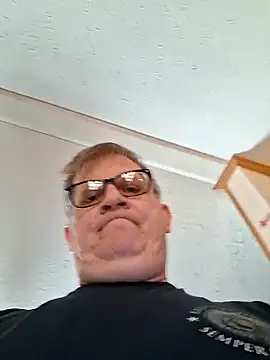 Snapshot of J83560Jason chatting on 11/06/25, 07:59 J83560Jason online show from 11/06/25, 07:59