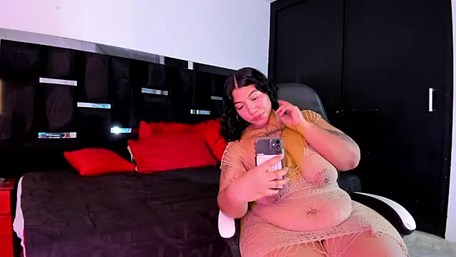 Snapshot of Tasha_Sant chatting on 10/17/25, 09:06 Tasha Sant online show from 10/17/25, 09:06