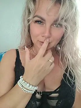 candy queeen online show from 06/25/26, 04:45